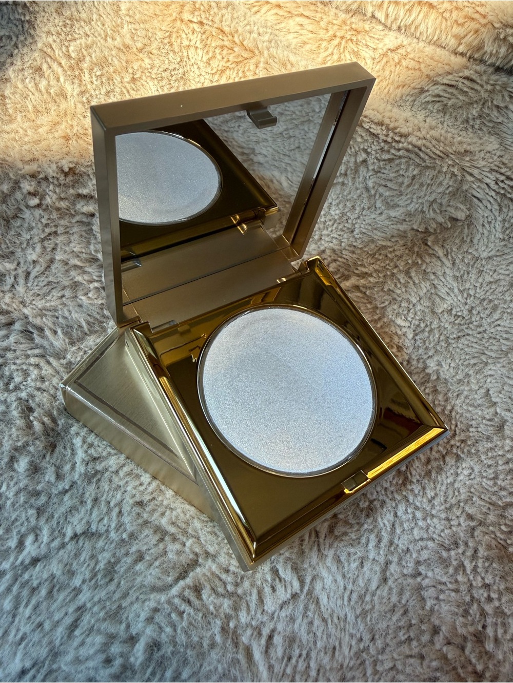 Stila Metallic Gold Square Compact - Picture 3 of 3